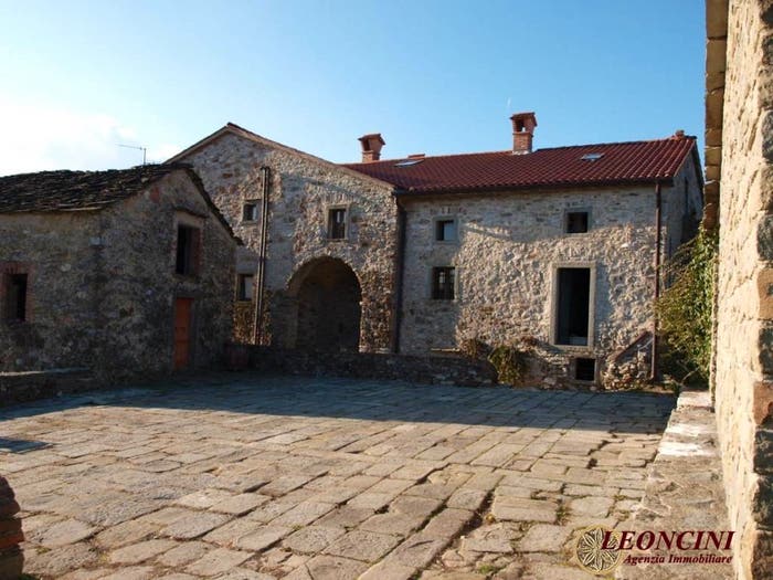 Casa con 6 locali in vendita in Via Costa, Pontremoli