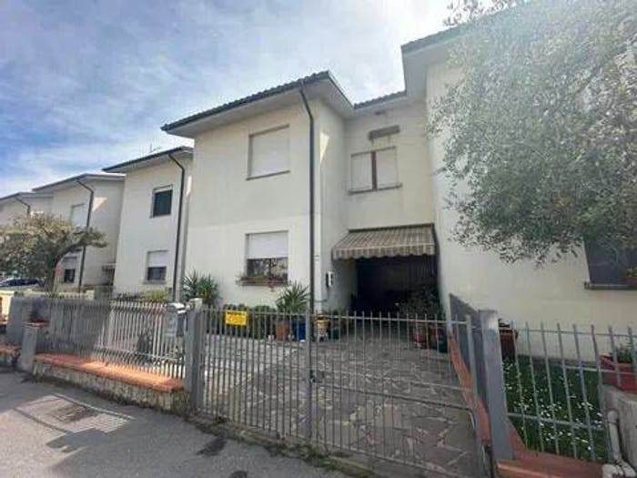 Casa quadrilocale in vendita in Via Don Aldo Mei, Centro, Capannori