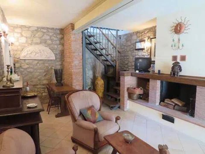 Casa con 6 locali in vendita in Urb Grondola Cervara Guinadi Grondola, Pontremoli