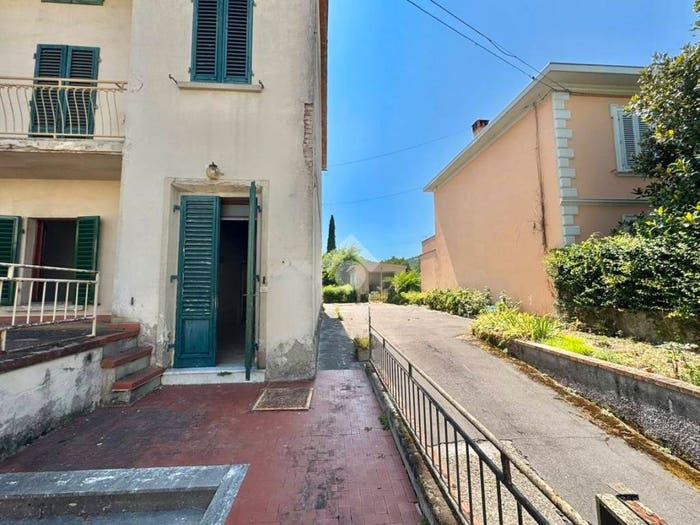 Casa quadrilocale in vendita in Via Baccheretana, Seano, Carmignano