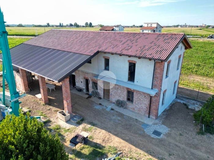 Casa con 6 locali in vendita in VIA MOROZZO, Centro, Sant'Albano Stura