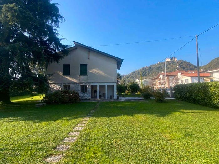 Casa con 6 locali in vendita in VIALE MONTEGRAPPA, Centro, Marostica