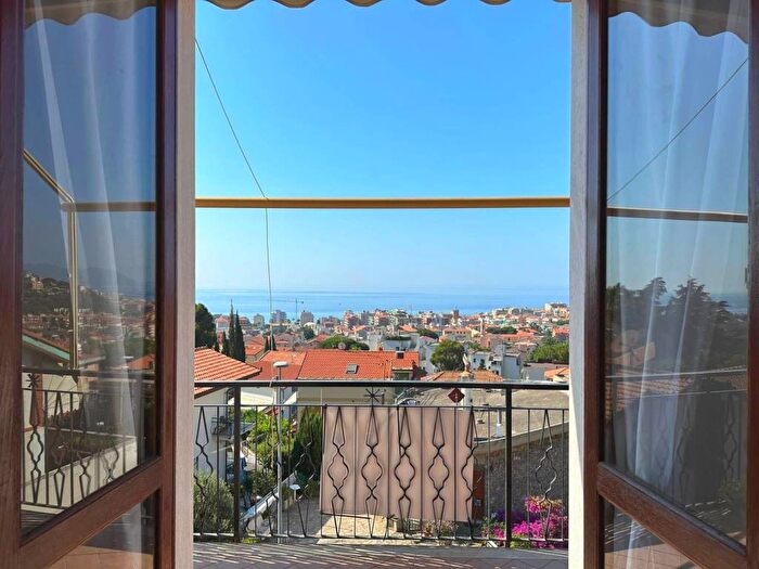 Appartamento quadrilocale in vendita in Via San Francesco, Centro, Pietra Ligure