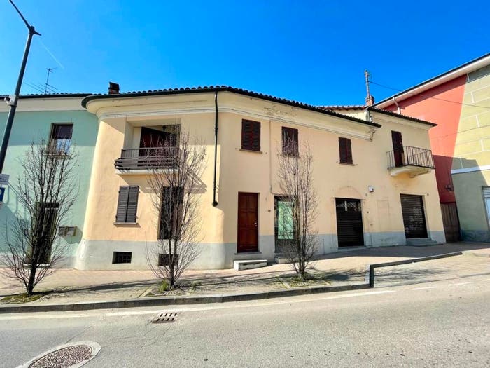 Casa quadrilocale in vendita in Piazza Vittorio Emanuele, Centro, Ceresole Alba