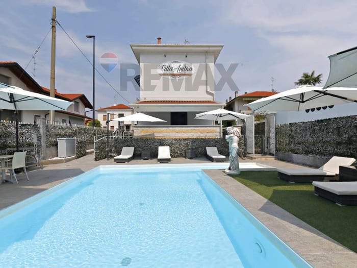 Casa con 6 locali in vendita in via meda, Centro, Limbiate