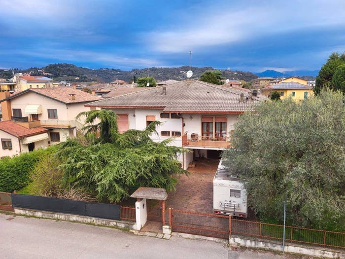 Casa con 6 locali in vendita in Via San Pio X, Centro, Creazzo