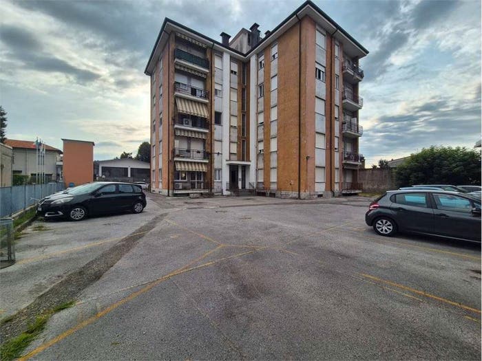 Appartamento trilocale in vendita in Via alla Madonna, Centro, Cantù