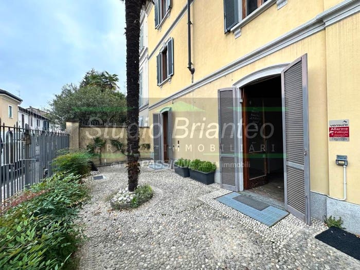 Appartamento trilocale in vendita in Via Francesco Cusani, Centro, Carate Brianza