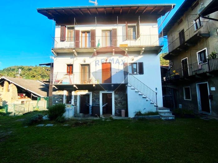 Casa trilocale in vendita in Via Vittorio Veneto, Centro, Cambiasca