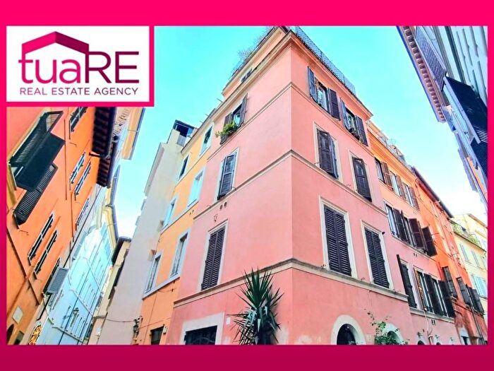 Appartamento trilocale in vendita in Vicolo Delle Grotte, Campo de' Fiori, Roma