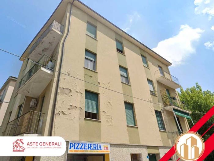 Casa trilocale in vendita in Viale Carlo Sigonio, Sant'Agnese Università, Modena