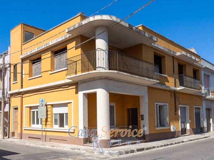 Appartamento con 5 locali in vendita in Via Lecce, Centro, Parabita
