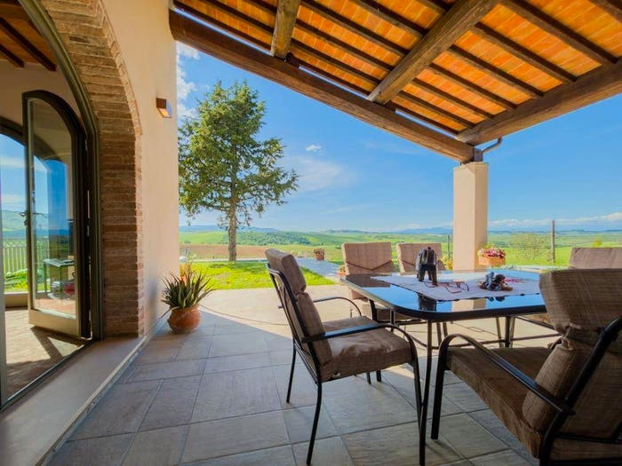 Casa con 5 locali in vendita in Lajatico