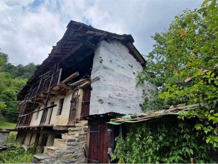 Casa con 6 locali in vendita in Bertesseno Albano, Viù