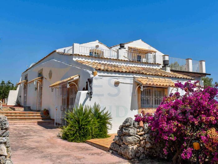 Casa con 6 locali in vendita in Via Salvo D'Acquisto, Noto