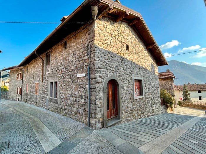 Casa quadrilocale in vendita in Via delle Ghiaie, Bianzano