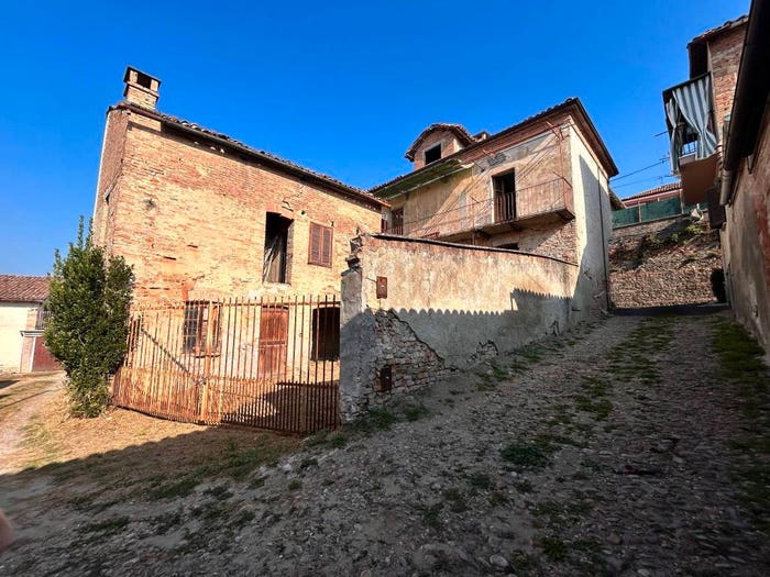 Casa con 6 locali in vendita in Via Ener Bettica, Centro, Castagnole delle Lanze