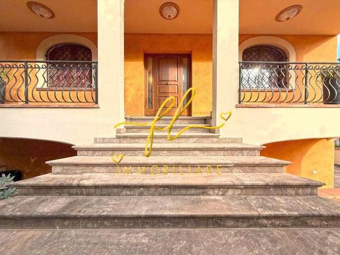 Casa con 6 locali in vendita in Cecina Centro, Cecina