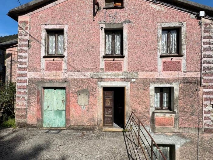 Casa con 6 locali in vendita in Località Corsiglia, Neirone