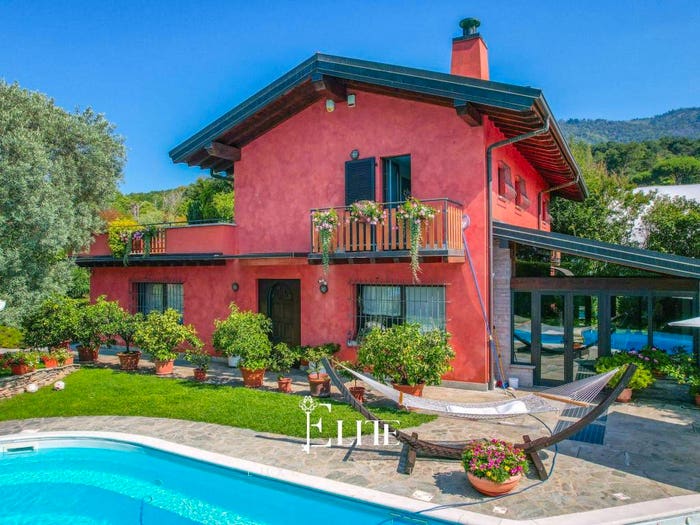 Casa con 6 locali in vendita in Via al Ronco, Barasso