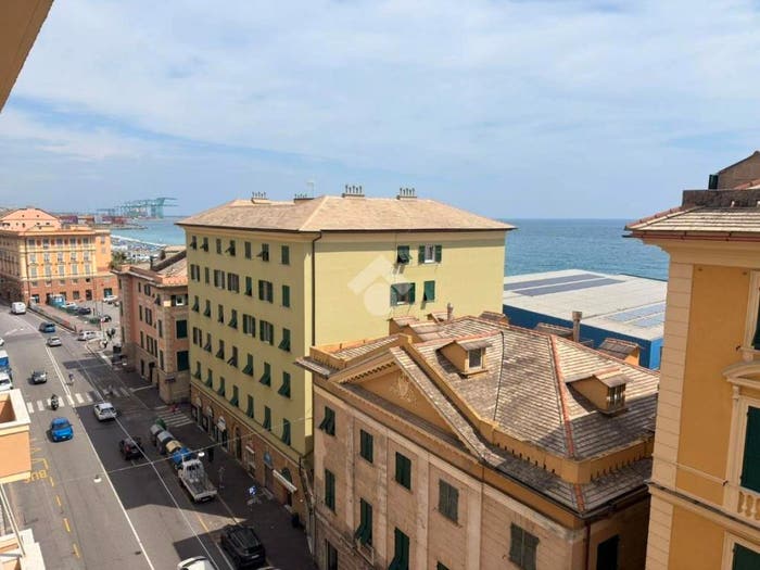 Appartamento trilocale in vendita in Via camozzini, Voltri, Genova