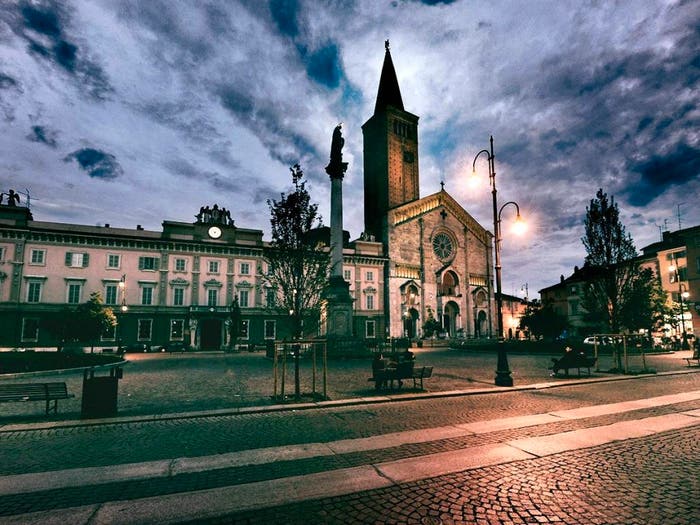 Appartamento quadrilocale in vendita in Piazza Duomo, Centro Storico, Piacenza