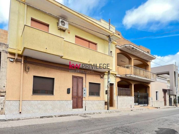 Appartamento con 5 locali in vendita in Via Dottor Raffaele Muscogiuri, Torre Santa Susanna