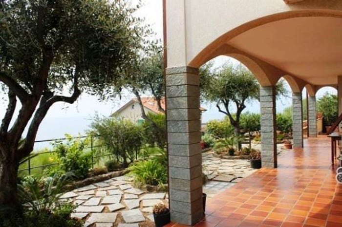 Casa con 6 locali in vendita in Due Strade, Bordighera