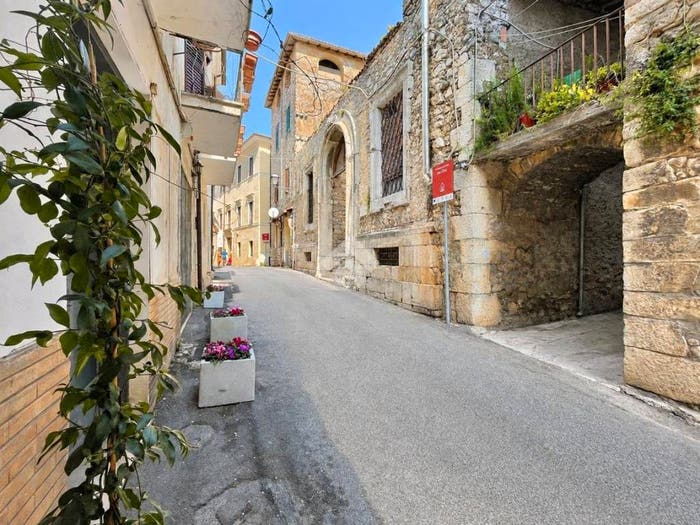 Appartamento trilocale in vendita in Via Umberto I, Centro, Sezze
