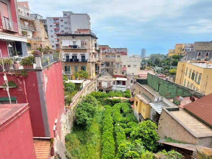 Appartamento trilocale in vendita in Salita Sant'Antonio ai Monti, Monte Santo, Napoli