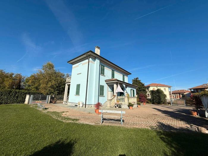 Casa con 6 locali in vendita in Strada Acqui, Cabanette, Alessandria