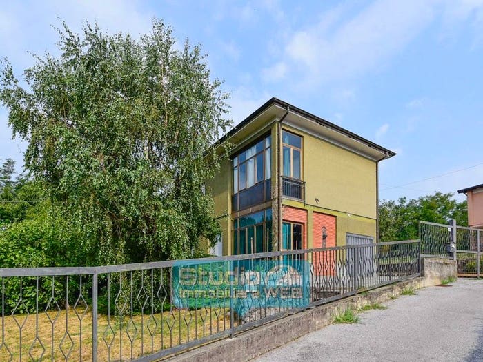 Casa con 5 locali in vendita in Via San Bernardino, Longone al Segrino