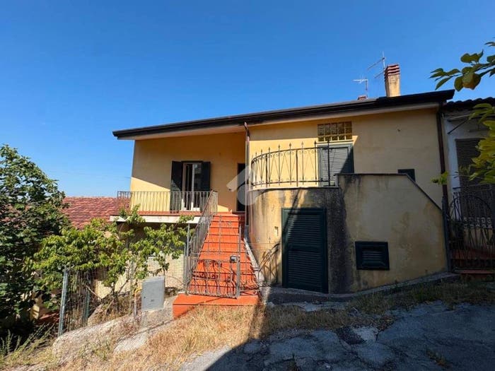 Casa quadrilocale in vendita in Via Santa Lucia, Collefontana Fontana Liri Inferiore, Fontana Liri