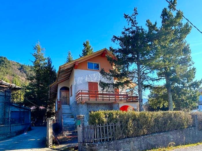 Casa con 6 locali in vendita in Via Piano, Piano, Comano