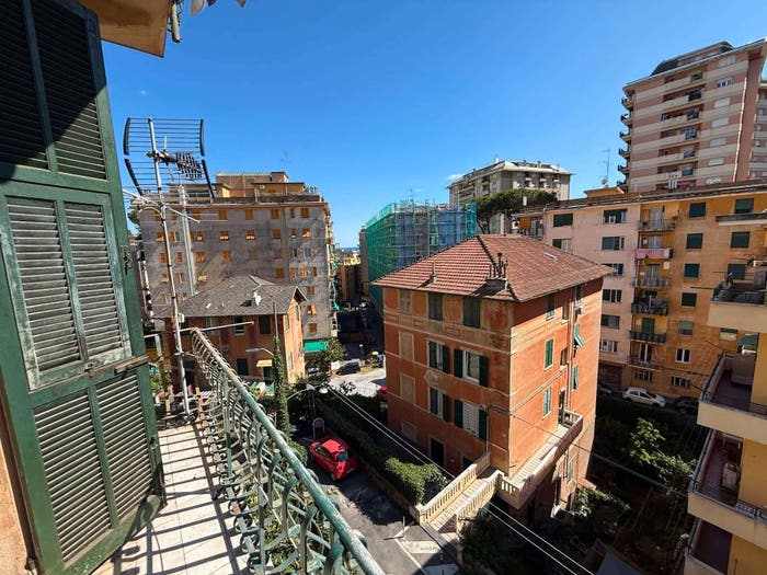Appartamento quadrilocale in vendita in via Camillo Vianson, Pegli, Genova
