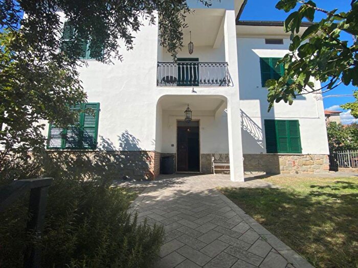 Casa con 6 locali in vendita in Centro, Tuoro sul Trasimeno