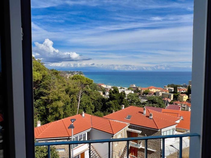 Appartamento trilocale in vendita in Via Belvedere, Albissola Marina