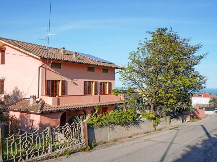 Appartamento con 6 locali in vendita in Strada Vicinale Contrada Santa Maria, Mosciano Sant'Angelo
