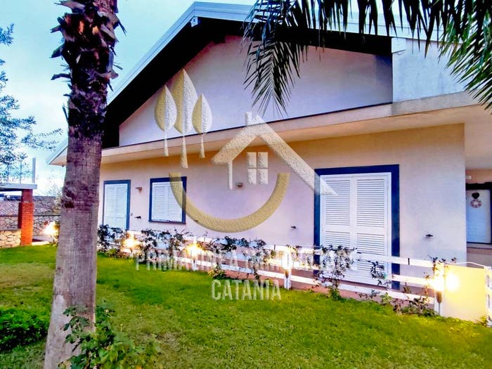 Casa con 6 locali in vendita in Via Giovan Battista Vaccarini, Centro, Mascalucia