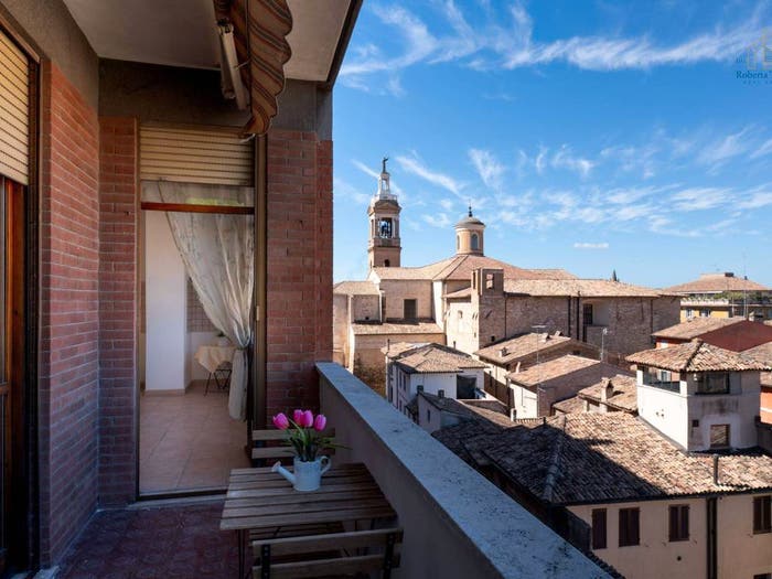 Appartamento con 6 locali in vendita in Centro Storico, Foligno