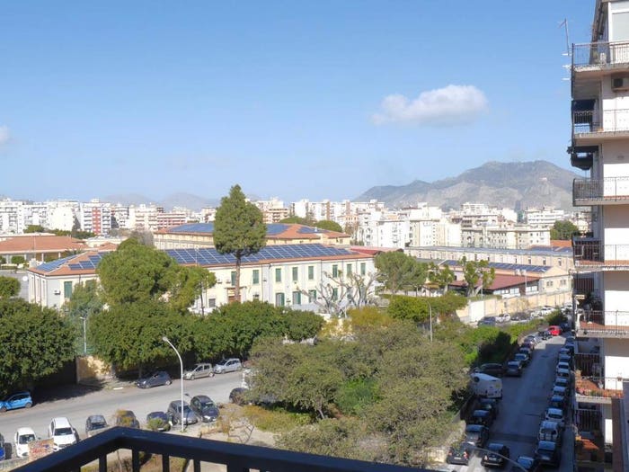 Appartamento con 5 locali in vendita in Piazza Generale Euclide Turba, Università, Palermo
