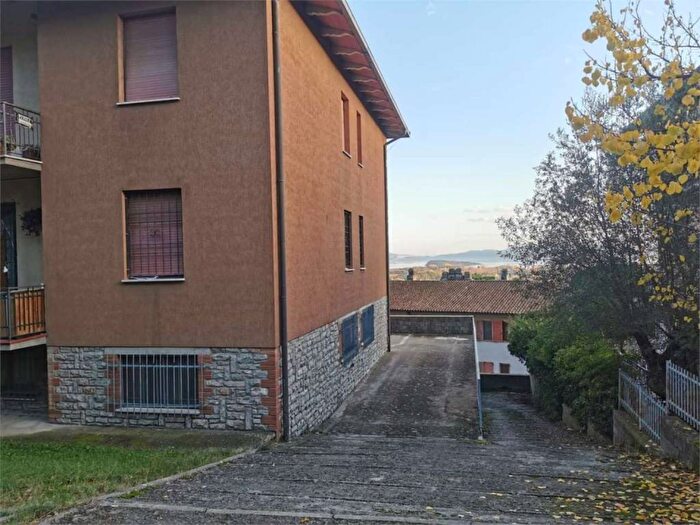 Appartamento trilocale in vendita in Via Roma, Centro, Tuoro sul Trasimeno