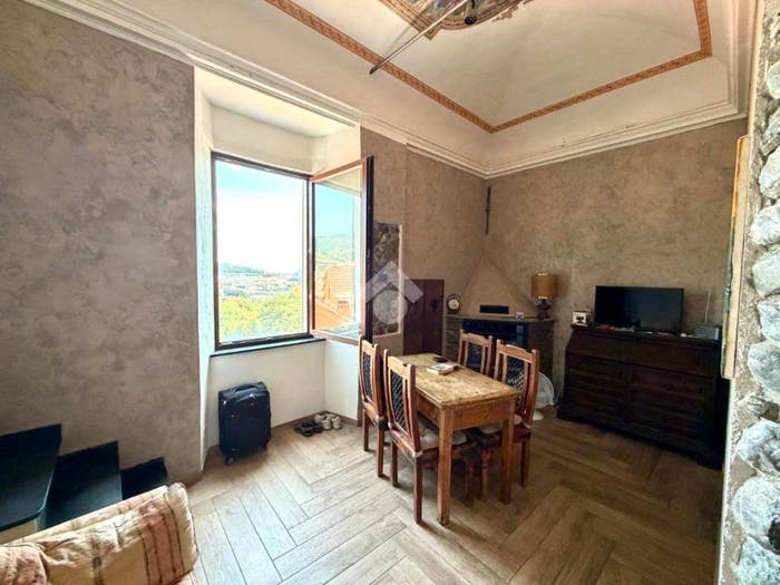 Appartamento trilocale in vendita in Via Sant'Ambrogio di Fegino, Rivarolo, Genova