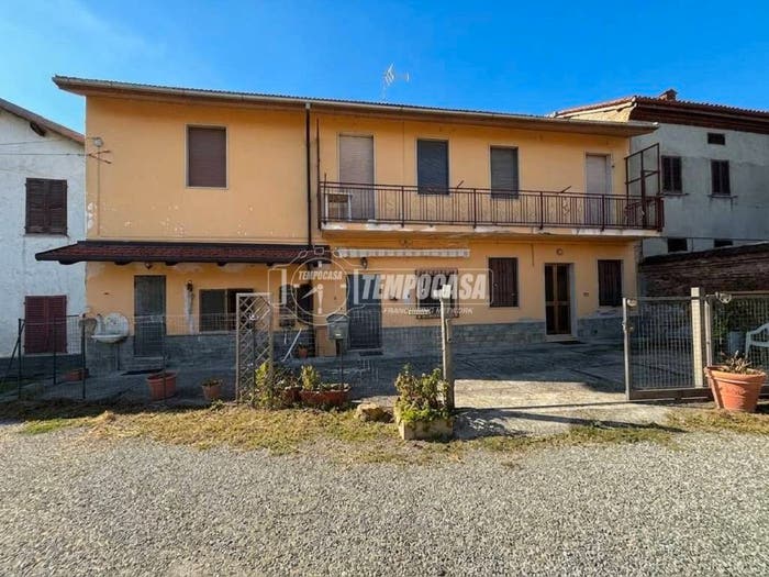 Casa con 6 locali in vendita in Via Vittorio Emanuele, Brusaschetto, Camino