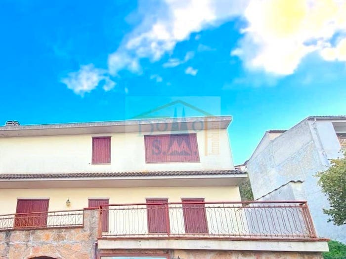 Appartamento con 6 locali in vendita in Centro, Bitti