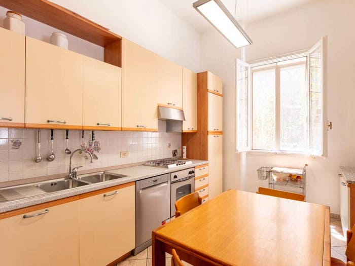 Appartamento quadrilocale in vendita in Via Privata Sant'Antonio, Porto Maurizio, Imperia
