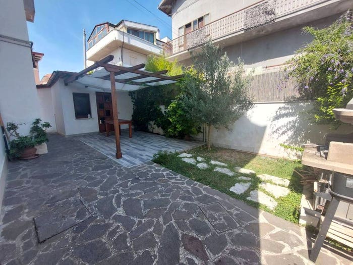 Casa con 6 locali in vendita in Salita Facciolini, Colli Innamorati Madonna, Pescara