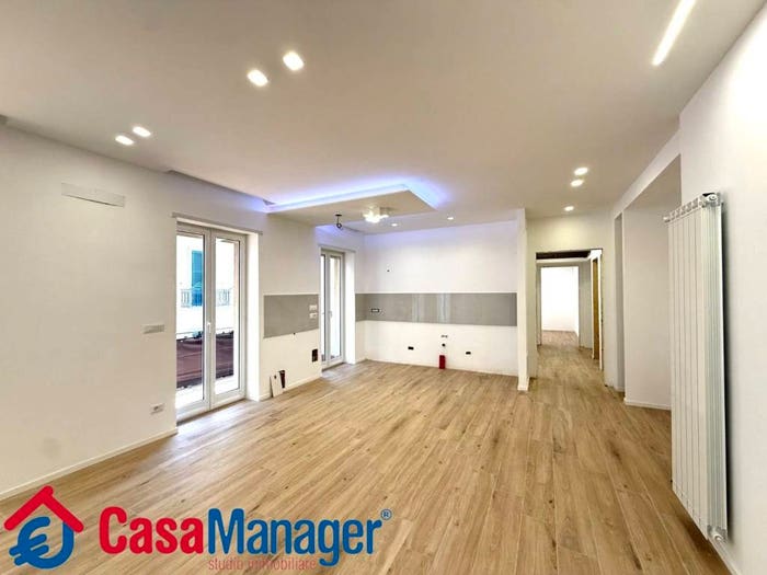Appartamento con 5 locali in vendita in via giacinto gigante, Arenella, Napoli