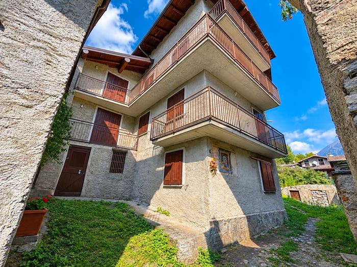 Casa con 6 locali in vendita in Frazione Cevo, Civo