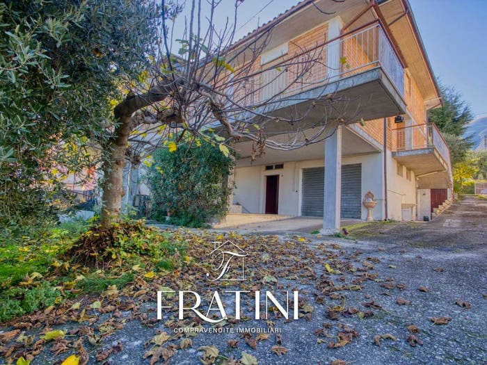 Appartamento con 6 locali in vendita in Frazione Collebigliano, Civitella del Tronto